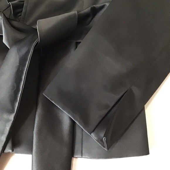 Chic Black Ruffled Blazer - Picture 5 of 11